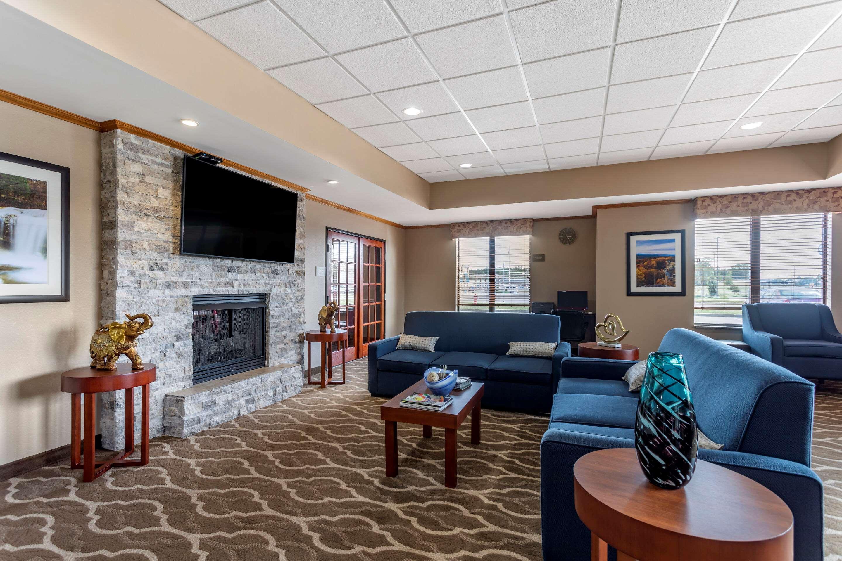 Comfort Inn & Suites Carbondale University Area Buitenkant foto